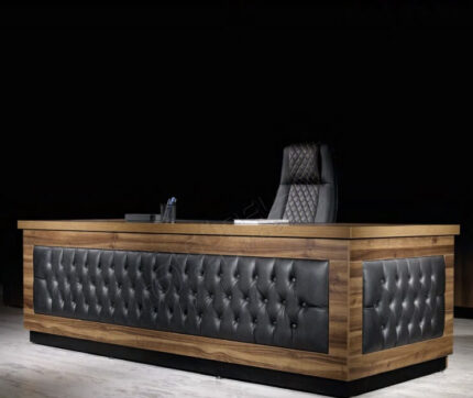 Renkli tasarımlı ofis masası.