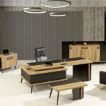 Ergonomik tasarımlı şık yönetici masası.