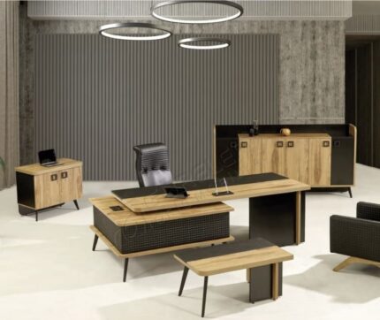 Ergonomik tasarımlı şık yönetici masası.