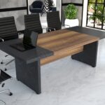 Pratik kullanımlı katlanabilir toplantı masası.